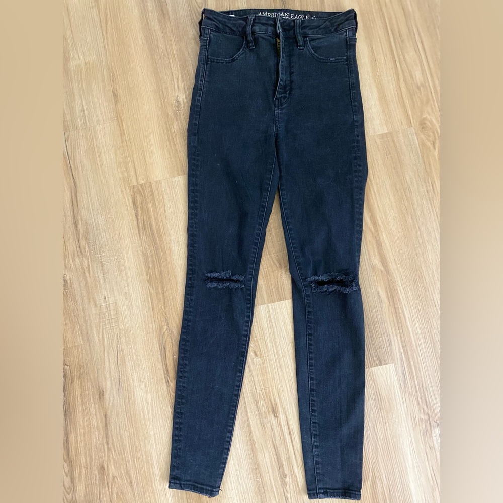 🙌❤️🙌American Eagle Black High Rise Skinny Super Stretch Distressed Jeans